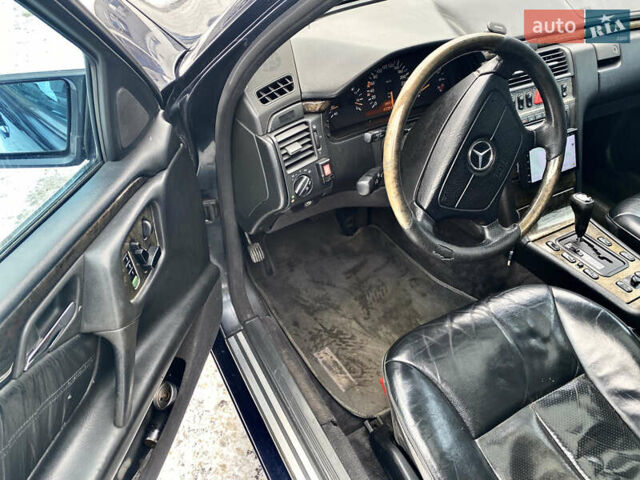 Синий Мерседес Е-Класс, объемом двигателя 2.8 л и пробегом 433 тыс. км за 4200 $, фото 5 на Automoto.ua