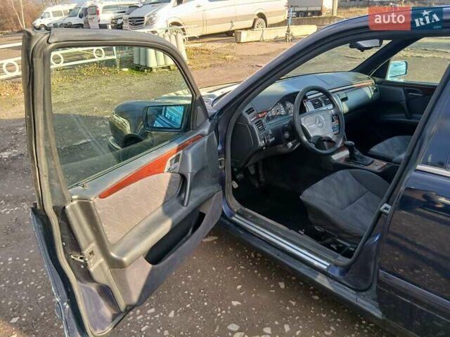Синій Мерседес Е-Клас, об'ємом двигуна 2 л та пробігом 298 тис. км за 3100 $, фото 9 на Automoto.ua