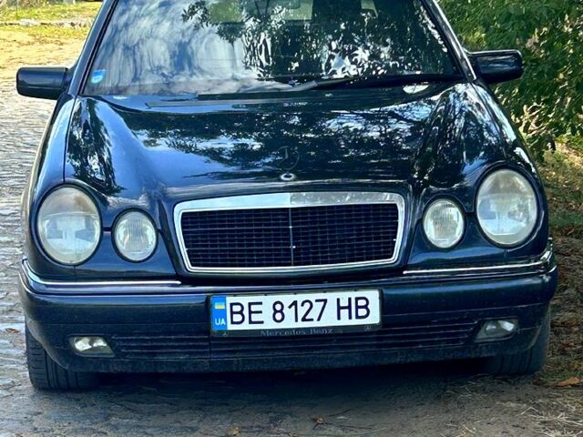 Синій Мерседес Е-Клас, об'ємом двигуна 3.2 л та пробігом 333 тис. км за 4300 $, фото 5 на Automoto.ua