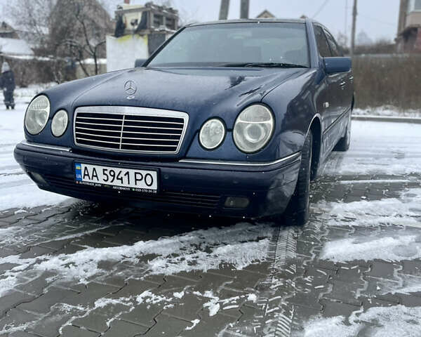 Синий Мерседес Е-Класс, объемом двигателя 2.3 л и пробегом 220 тыс. км за 3350 $, фото 3 на Automoto.ua