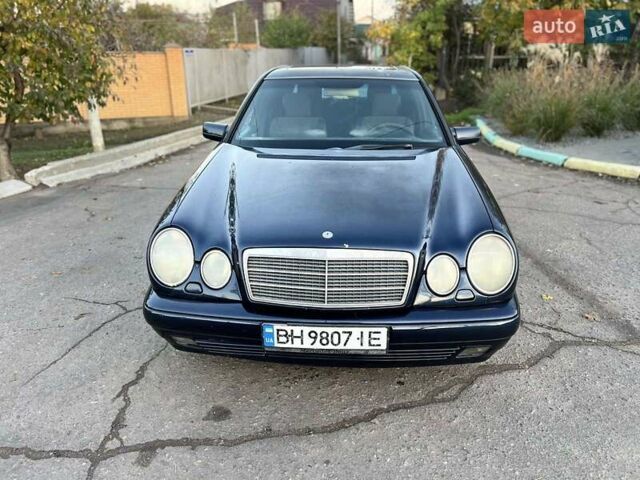 Синий Мерседес Е-Класс, объемом двигателя 2.8 л и пробегом 459 тыс. км за 1600 $, фото 14 на Automoto.ua