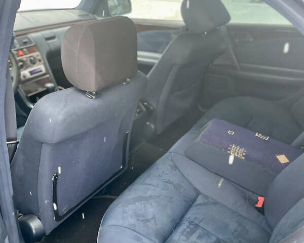 Синий Мерседес Е-Класс, объемом двигателя 2.3 л и пробегом 220 тыс. км за 3350 $, фото 6 на Automoto.ua