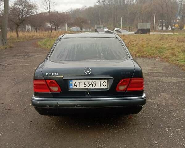 Синий Мерседес Е-Класс, объемом двигателя 3 л и пробегом 452 тыс. км за 1950 $, фото 5 на Automoto.ua