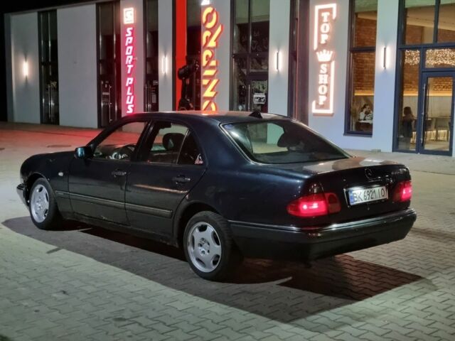 Синий Мерседес Е-Класс, объемом двигателя 2 л и пробегом 250 тыс. км за 1500 $, фото 2 на Automoto.ua