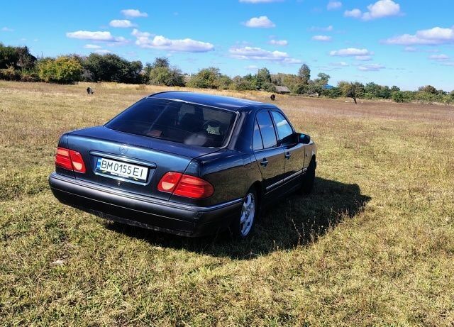 Синій Мерседес Е-Клас, об'ємом двигуна 2 л та пробігом 520 тис. км за 3100 $, фото 1 на Automoto.ua