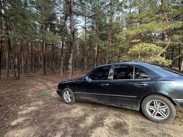 Синій Мерседес Е-Клас, об'ємом двигуна 3.2 л та пробігом 337 тис. км за 3500 $, фото 5 на Automoto.ua