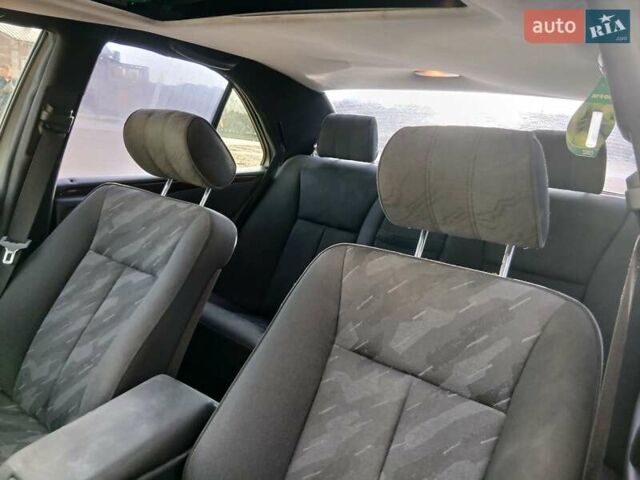 Синій Мерседес Е-Клас, об'ємом двигуна 2 л та пробігом 298 тис. км за 3100 $, фото 19 на Automoto.ua