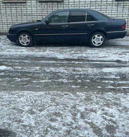 Синій Мерседес Е-Клас, об'ємом двигуна 4.2 л та пробігом 300 тис. км за 3800 $, фото 11 на Automoto.ua