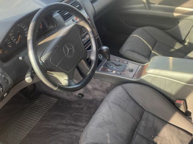 Синий Мерседес Е-Класс, объемом двигателя 2 л и пробегом 250 тыс. км за 2100 $, фото 10 на Automoto.ua