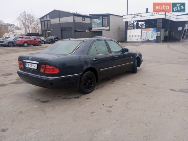 Синий Мерседес Е-Класс, объемом двигателя 2 л и пробегом 345 тыс. км за 2000 $, фото 4 на Automoto.ua