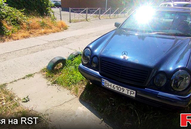 Синій Мерседес Е-Клас, об'ємом двигуна 3.2 л та пробігом 377 тис. км за 3500 $, фото 3 на Automoto.ua