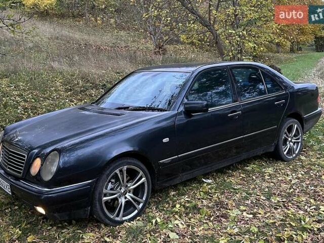 Синий Мерседес Е-Класс, объемом двигателя 3.2 л и пробегом 400 тыс. км за 4500 $, фото 4 на Automoto.ua