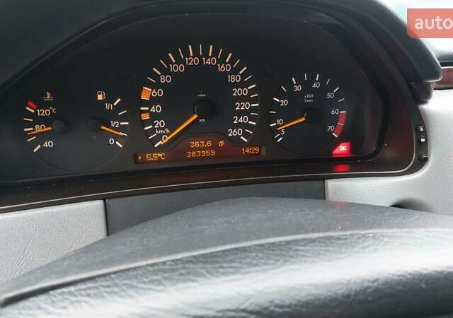 Синий Мерседес Е-Класс, объемом двигателя 2.8 л и пробегом 384 тыс. км за 1995 $, фото 9 на Automoto.ua