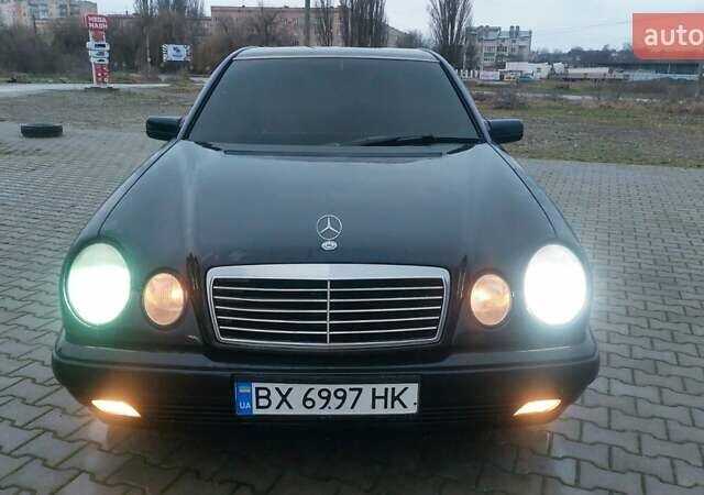 Синий Мерседес Е-Класс, объемом двигателя 2.8 л и пробегом 384 тыс. км за 1995 $, фото 36 на Automoto.ua