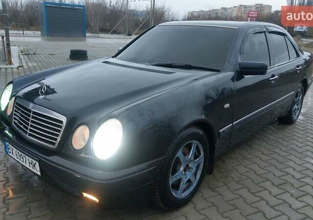 Синий Мерседес Е-Класс, объемом двигателя 2.8 л и пробегом 384 тыс. км за 1995 $, фото 39 на Automoto.ua
