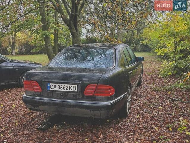 Синий Мерседес Е-Класс, объемом двигателя 3.2 л и пробегом 400 тыс. км за 4500 $, фото 6 на Automoto.ua