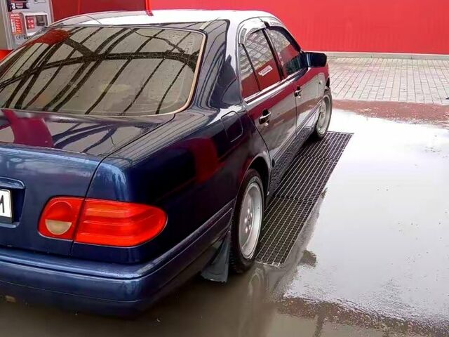 Синий Мерседес Е-Класс, объемом двигателя 2 л и пробегом 0 тыс. км за 3499 $, фото 3 на Automoto.ua