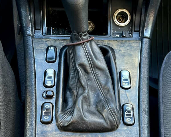 Синий Мерседес Е-Класс, объемом двигателя 2.3 л и пробегом 290 тыс. км за 1999 $, фото 21 на Automoto.ua