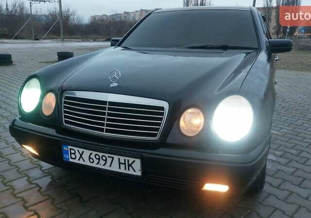 Синий Мерседес Е-Класс, объемом двигателя 2.8 л и пробегом 384 тыс. км за 1995 $, фото 38 на Automoto.ua