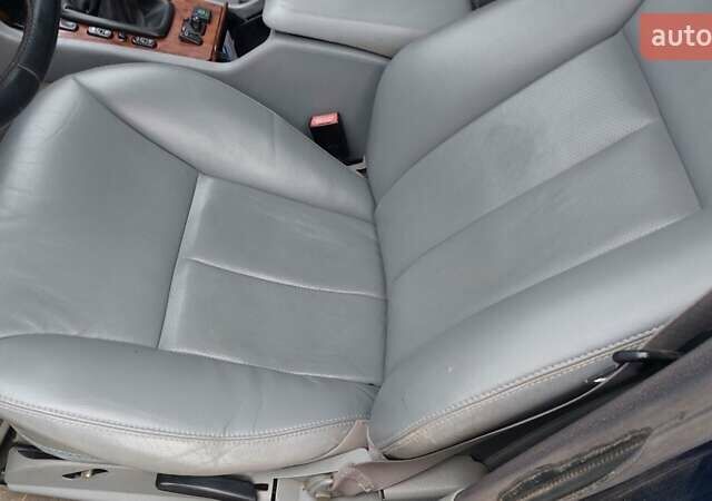 Синий Мерседес Е-Класс, объемом двигателя 2.8 л и пробегом 384 тыс. км за 1995 $, фото 7 на Automoto.ua