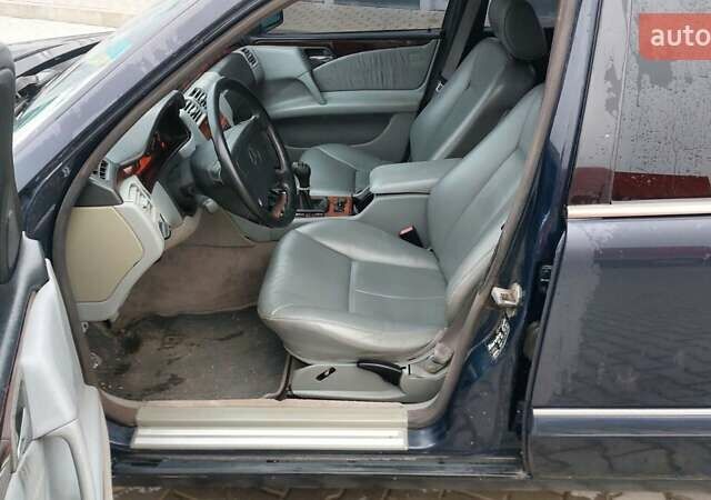 Синий Мерседес Е-Класс, объемом двигателя 2.8 л и пробегом 384 тыс. км за 1995 $, фото 11 на Automoto.ua