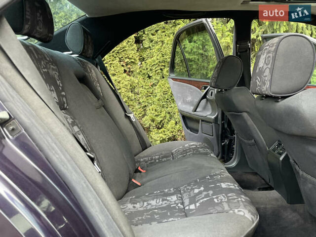 Синий Мерседес Е-Класс, объемом двигателя 2.3 л и пробегом 350 тыс. км за 2450 $, фото 26 на Automoto.ua