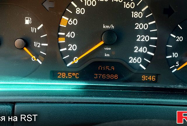 Синій Мерседес Е-Клас, об'ємом двигуна 3.2 л та пробігом 377 тис. км за 3500 $, фото 10 на Automoto.ua