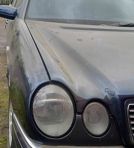 Синий Мерседес Е-Класс, объемом двигателя 2.2 л и пробегом 400 тыс. км за 1700 $, фото 1 на Automoto.ua