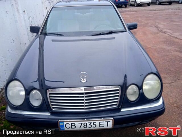 Синий Мерседес Е-Класс, объемом двигателя 2 л и пробегом 373 тыс. км за 4500 $, фото 4 на Automoto.ua