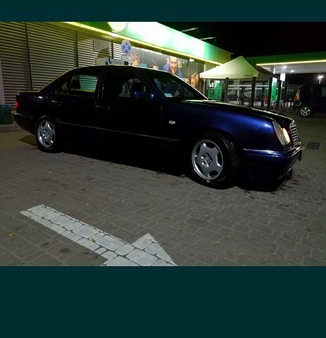 Синий Мерседес Е-Класс, объемом двигателя 2.8 л и пробегом 390 тыс. км за 3300 $, фото 3 на Automoto.ua