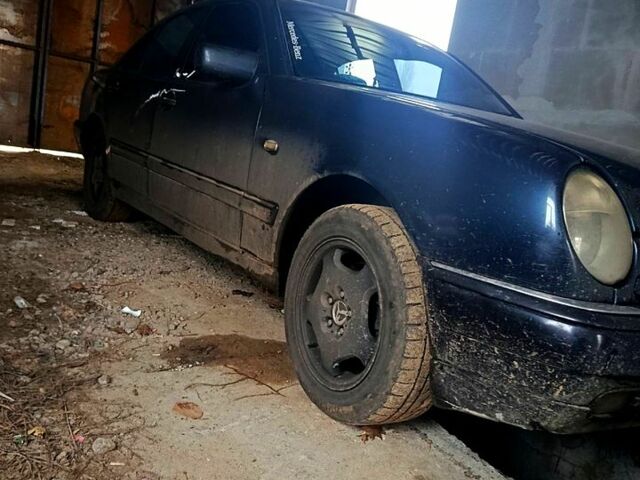 Синий Мерседес Е-Класс, объемом двигателя 3 л и пробегом 0 тыс. км за 2500 $, фото 10 на Automoto.ua