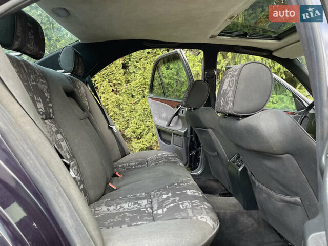 Синий Мерседес Е-Класс, объемом двигателя 2.3 л и пробегом 350 тыс. км за 2450 $, фото 28 на Automoto.ua