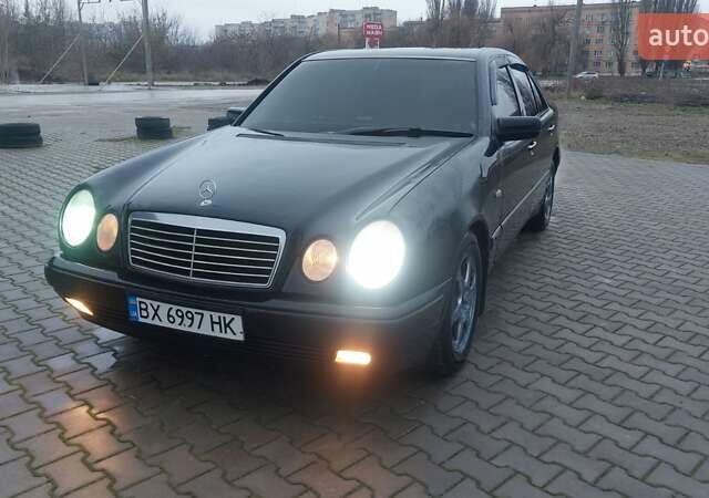 Синий Мерседес Е-Класс, объемом двигателя 2.8 л и пробегом 384 тыс. км за 1995 $, фото 45 на Automoto.ua