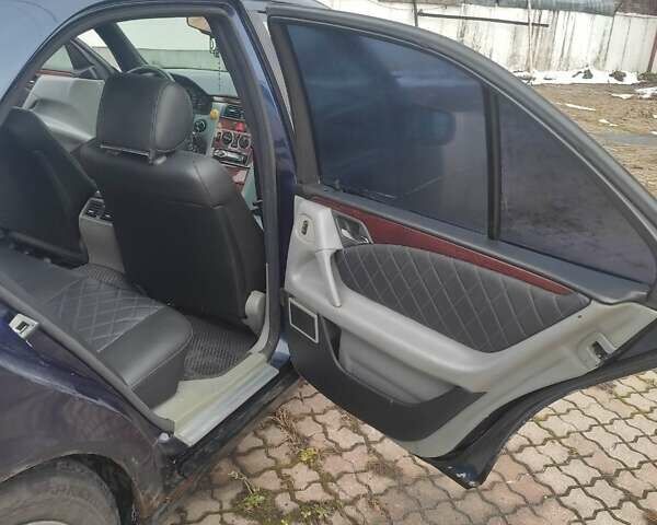 Синій Мерседес Е-Клас, об'ємом двигуна 2 л та пробігом 300 тис. км за 1800 $, фото 15 на Automoto.ua