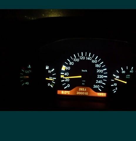 Синий Мерседес Е-Класс, объемом двигателя 2.8 л и пробегом 390 тыс. км за 3300 $, фото 4 на Automoto.ua