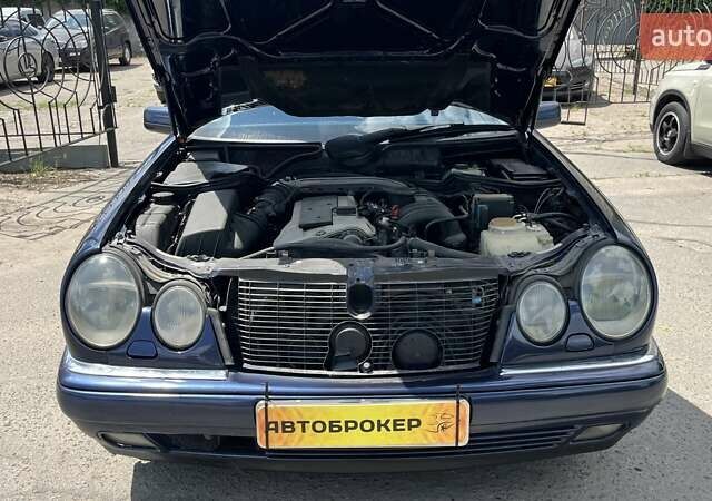 Мерседес Е-Класс 1997 в Николаеве на Automoto.ua Синий Мерседес Е-Класс, объемом двигателя 3.2 л и пробегом 284 тыс. км за 4400 $, фото 9 на Automoto.ua