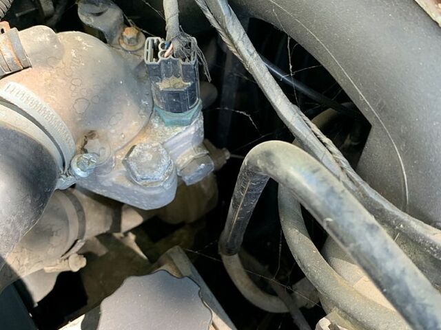 Синий Мерседес Е-Класс, объемом двигателя 2.8 л и пробегом 214 тыс. км за 2600 $, фото 9 на Automoto.ua