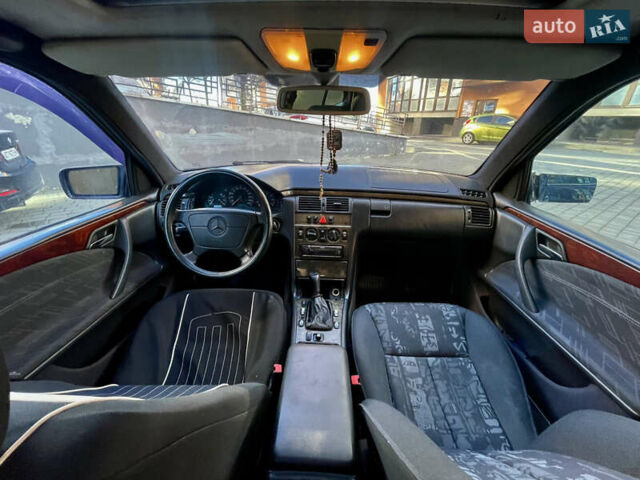 Синий Мерседес Е-Класс, объемом двигателя 2.3 л и пробегом 290 тыс. км за 1999 $, фото 18 на Automoto.ua