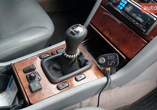 Синий Мерседес Е-Класс, объемом двигателя 2.8 л и пробегом 384 тыс. км за 1995 $, фото 20 на Automoto.ua