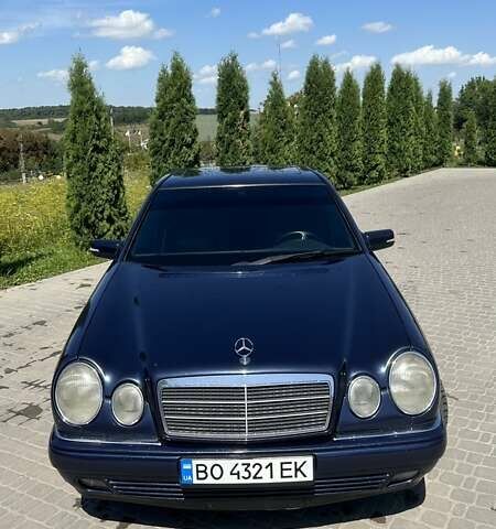 Синий Мерседес Е-Класс, объемом двигателя 2.3 л и пробегом 301 тыс. км за 3950 $, фото 5 на Automoto.ua