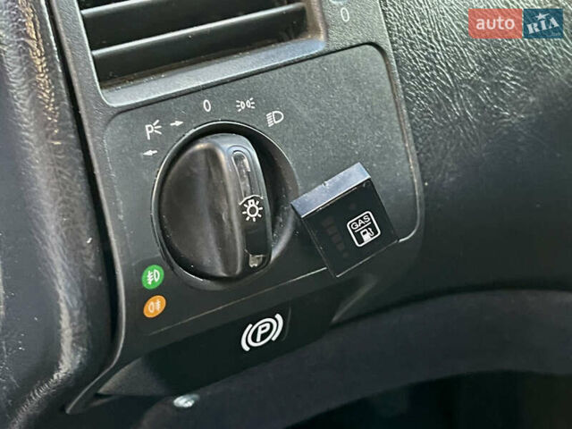 Синий Мерседес Е-Класс, объемом двигателя 2.3 л и пробегом 290 тыс. км за 1999 $, фото 23 на Automoto.ua