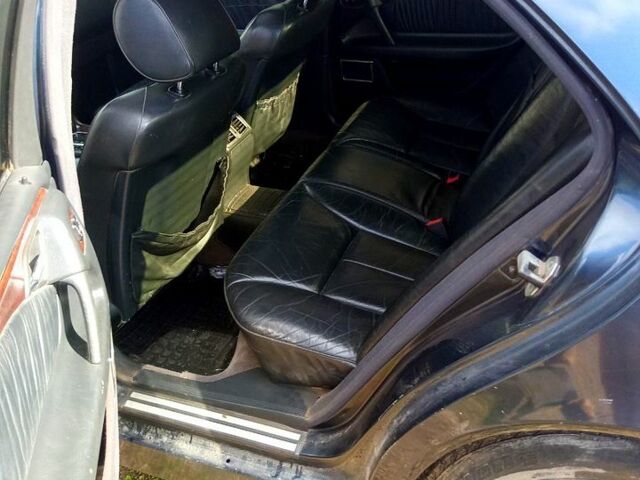 Синий Мерседес Е-Класс, объемом двигателя 3.2 л и пробегом 0 тыс. км за 2300 $, фото 5 на Automoto.ua