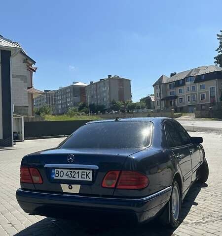 Синий Мерседес Е-Класс, объемом двигателя 2.3 л и пробегом 301 тыс. км за 3950 $, фото 3 на Automoto.ua