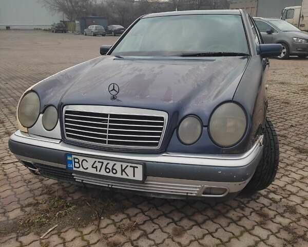 Синій Мерседес Е-Клас, об'ємом двигуна 2 л та пробігом 300 тис. км за 1800 $, фото 7 на Automoto.ua