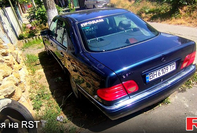 Синій Мерседес Е-Клас, об'ємом двигуна 3.2 л та пробігом 377 тис. км за 3500 $, фото 5 на Automoto.ua