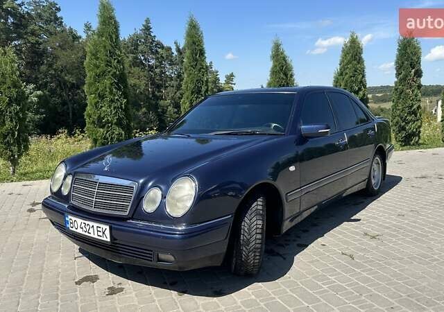 Синий Мерседес Е-Класс, объемом двигателя 2.3 л и пробегом 301 тыс. км за 3950 $, фото 1 на Automoto.ua
