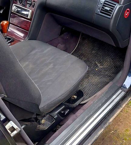 Синий Мерседес Е-Класс, объемом двигателя 2.2 л и пробегом 400 тыс. км за 1700 $, фото 8 на Automoto.ua