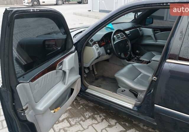 Синий Мерседес Е-Класс, объемом двигателя 2.8 л и пробегом 384 тыс. км за 1995 $, фото 12 на Automoto.ua