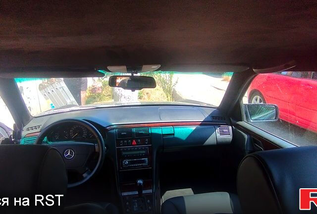 Синій Мерседес Е-Клас, об'ємом двигуна 3.2 л та пробігом 377 тис. км за 3500 $, фото 8 на Automoto.ua