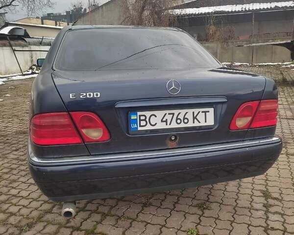 Синій Мерседес Е-Клас, об'ємом двигуна 2 л та пробігом 300 тис. км за 1800 $, фото 6 на Automoto.ua